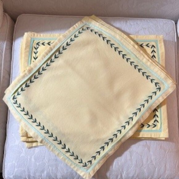 Villeroy & Boch Yellow Placemats and Matching Yellow Napkins - Picture 3 of 3